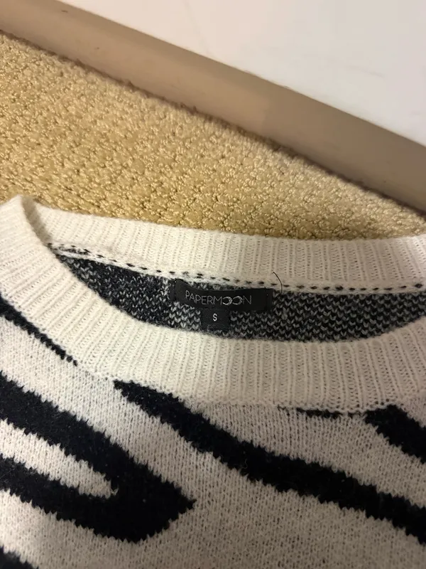 Paper moon sweater  - Image 2