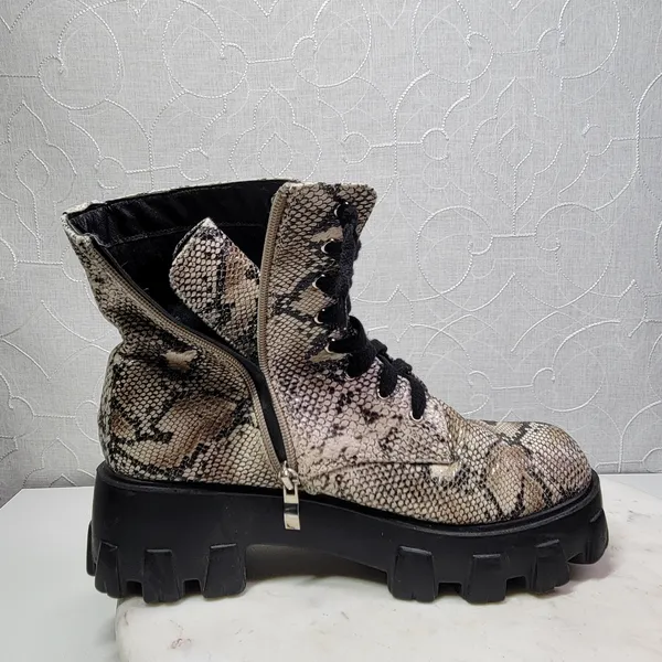 Lemonade Leather Snakeskin Combat Boots Womens 8 Cream Black Chunky Platform - Image 3