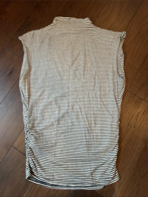 Socialite Black and White Striped Mock Neck Tank Size Medium - C67-121 - Image 5