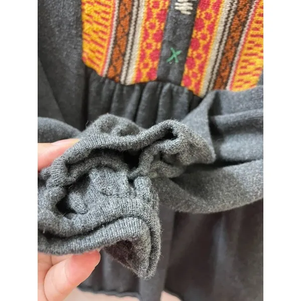 RXB gray boho sweater with embroidered V-neck and balloon sleeves Sz M - Image 4