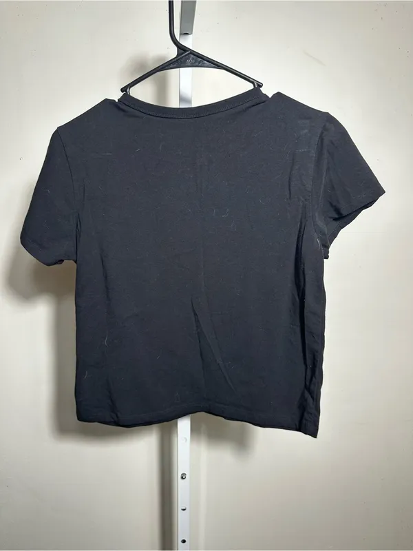 H63. Taylor Swift The Eras Tour 2023-24 Black Crop Tee Shirt Women’s L - Image 4