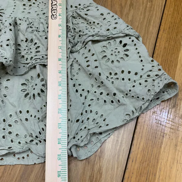 EXPRESS Eyelet Ruffle Mini Skirt Olive Green‎ Womens Size 0 Boho Flounce Tiered - Image 4