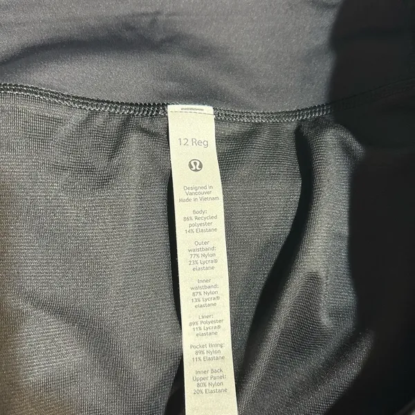 Lululemon Speed Up Shorts 2.5 inch Black Size 12 - Image 6