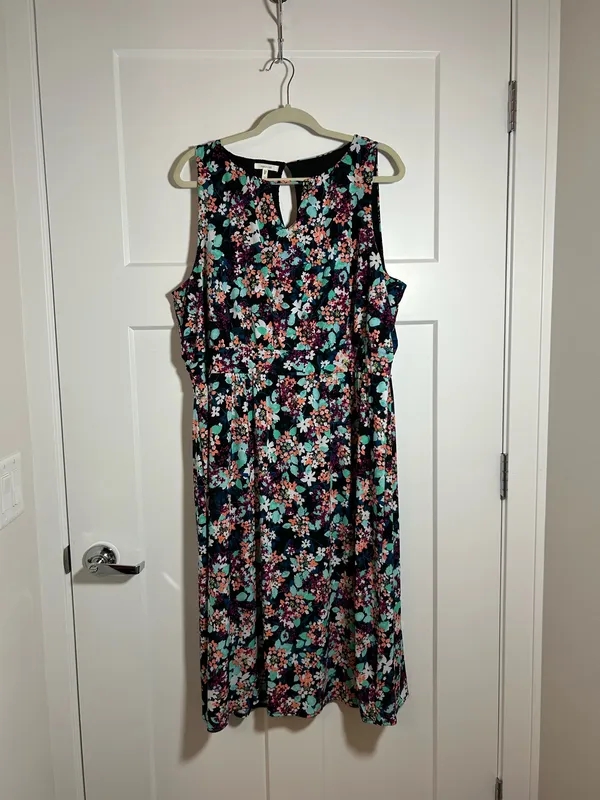 2X Plus size mid-length dress - Image 4