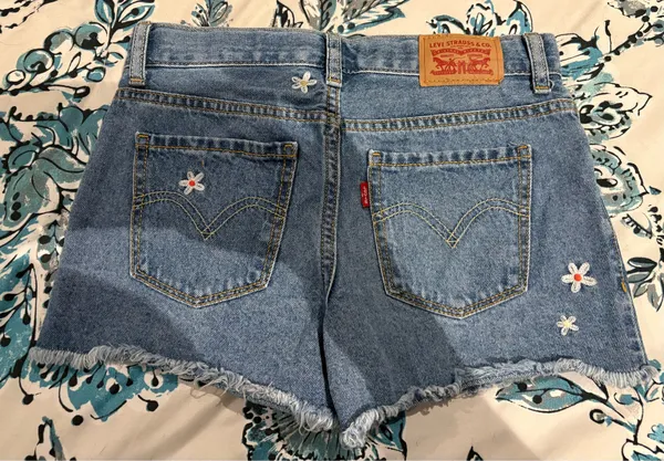 Levi's girl’s mid-rise embroidered cutoff jean shorts - Image 2