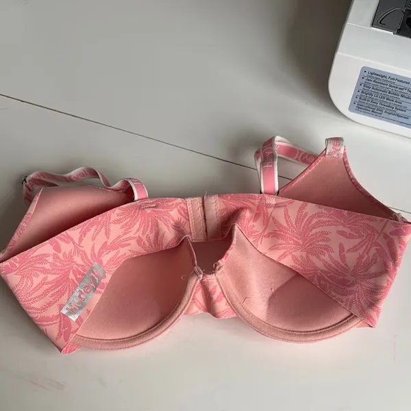 Hurley Pink Textured Underwire Bra with Adjustable Straps - Image 4