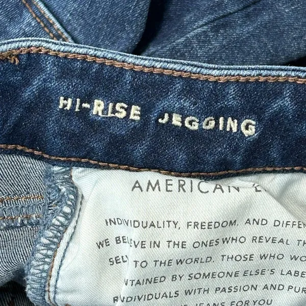American Eagle Hi-Rise Distressed Jegging Size 2 - Image 6
