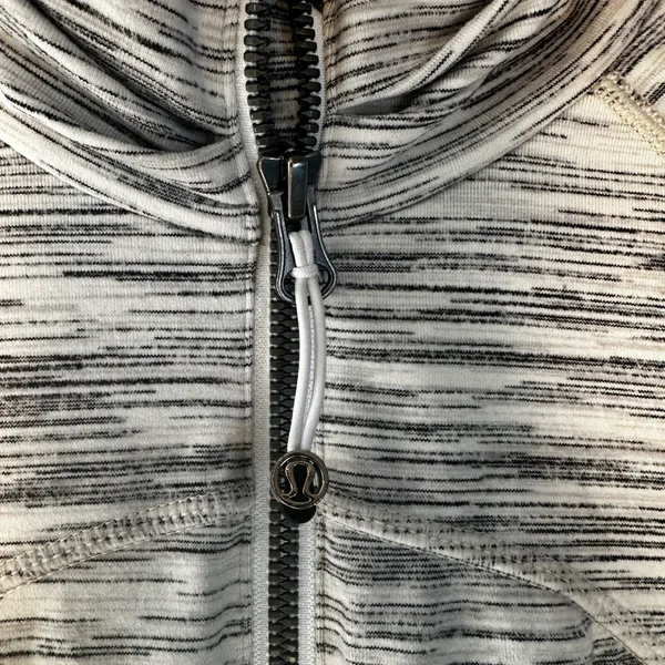 13. Lululemon define jacket sz 6 Gray - Image 3