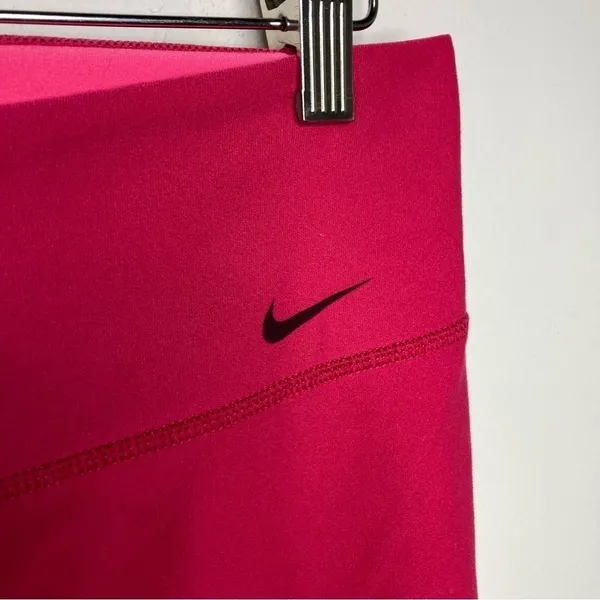 Nike hot Pink dri fit Capri leggings‎ size large - Image 2