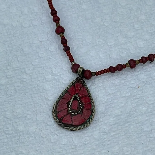 Boho festival red seed bead faux coral necklace. - Image 2