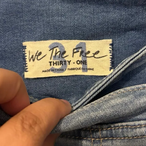 We The Free FP Blue Denim Pull On Venice Flare Jeans Size Large 31 - Image 3