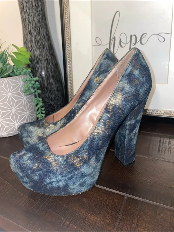 Betsey Johnson Sophiaa Blue Platform Heels with Gold Size 7 - Image 7