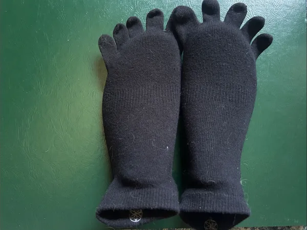 Gaiam no slip toe socks M/L - Image 3