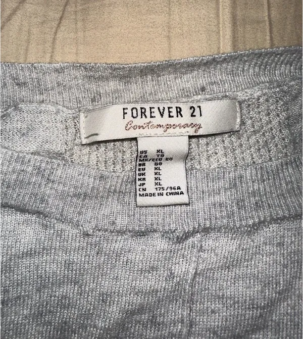 Forever 21 Grey Sweater - Image 2