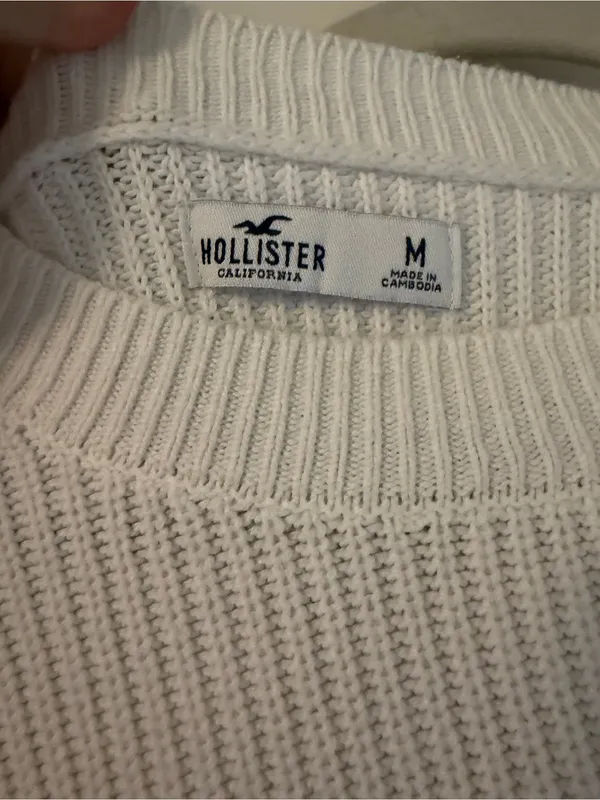 Hollister Crewneck Sweater in White and Navy - Image 3