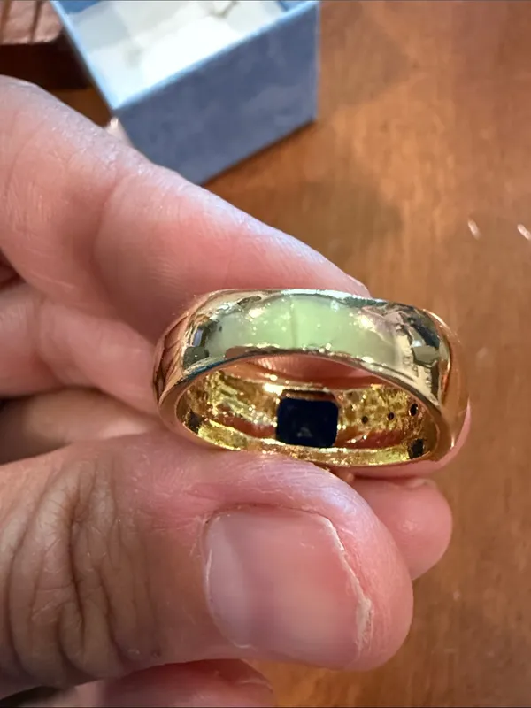 Vintage Gold-Tone Ring with Royal Blue Gemstone Accents Size 7.5 - Image 8