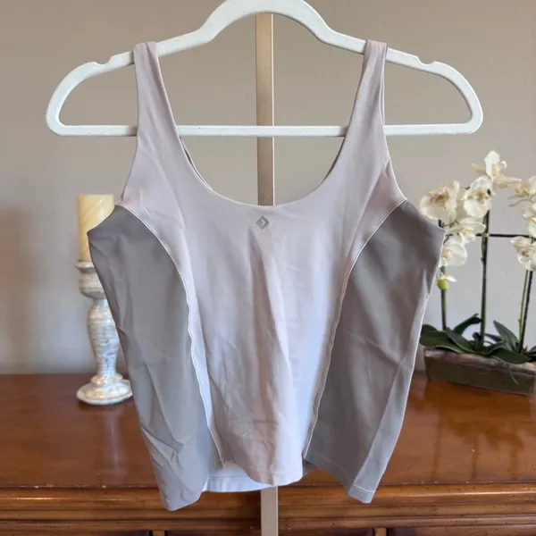 Abercrombie YPB studioSOFT Waist Length V Neck Slim Tank Sand M - Image 6