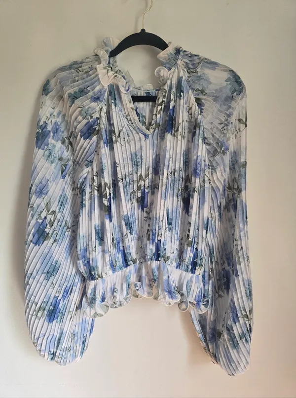 Fate Pleated Floral Blouse - Blue & White - Image 4