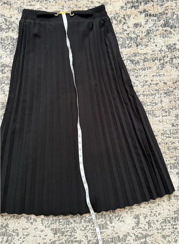 Elegant Black Pleated Skirt - Image 3