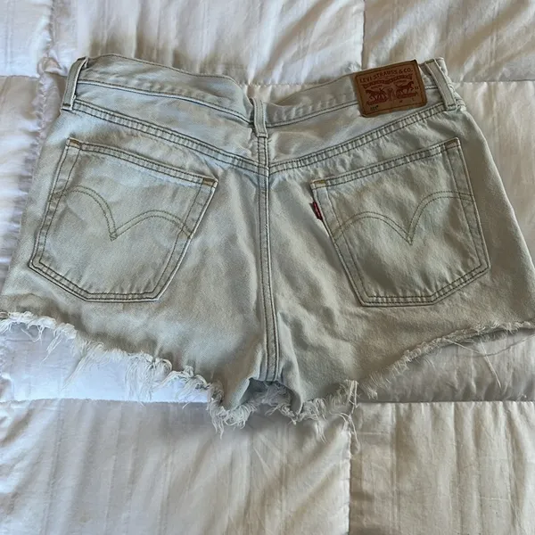 Levi's 501 cut off denim shorts with floral embroidery. Size 34 (?) - Image 3