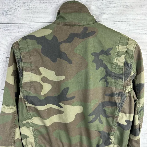 TNA Aritzia Womens size Small Camo Utility Jacket Green Adjustable Waist - Image 9