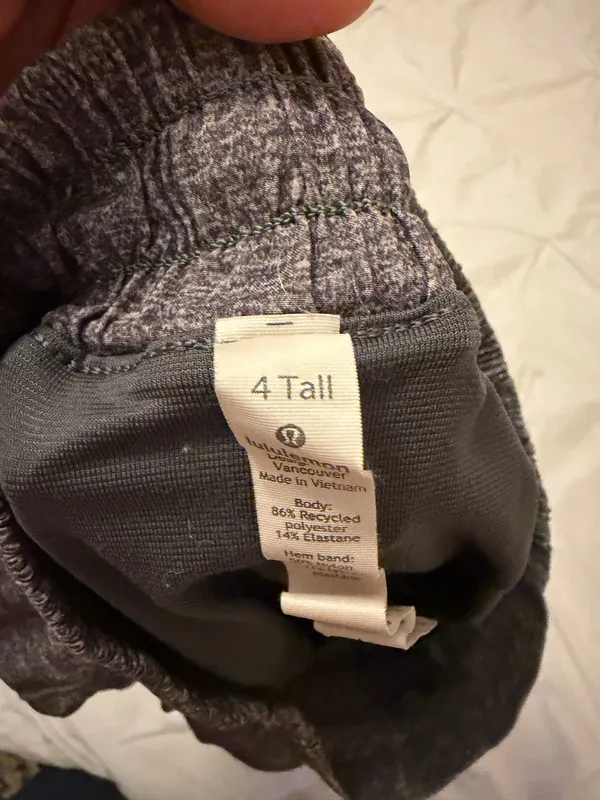 Lululemon Shorts Hotty Hot 4" - Image 3