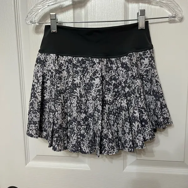 Aerie Offline Real‎ Me Gray Floral Skort S - Image 3
