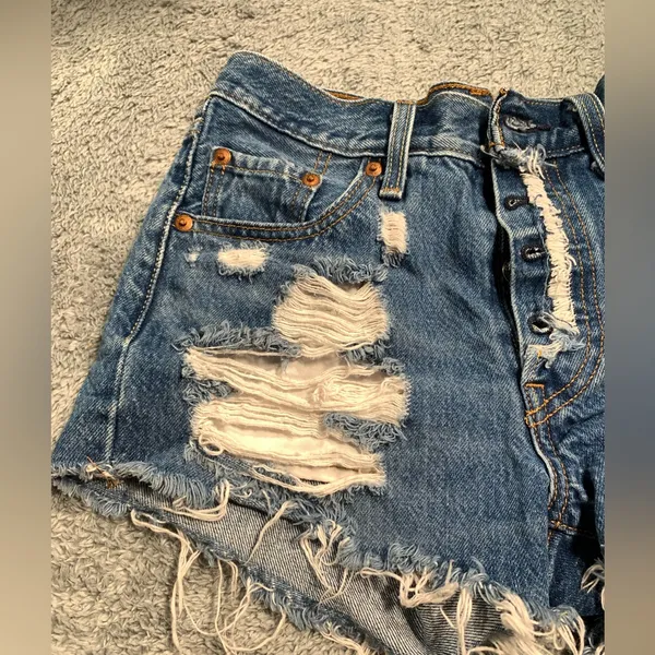 Levi's 501 Distressed Denim Women Shorts W24 - Image 2