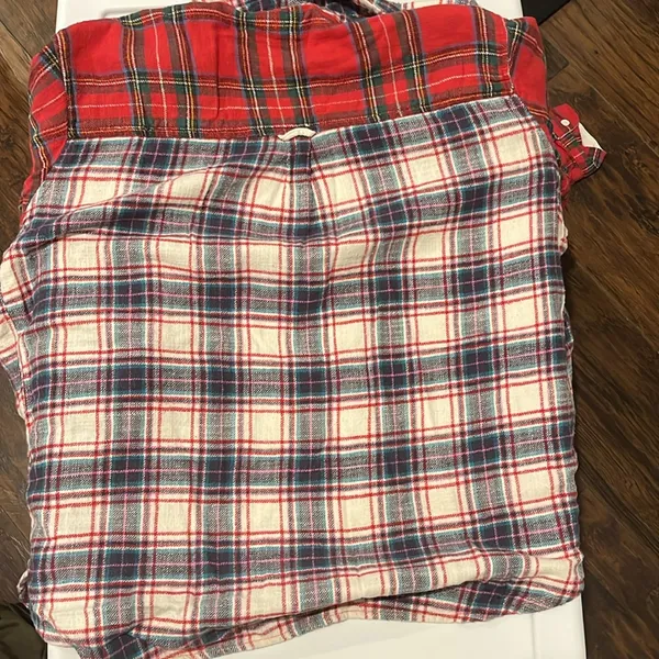 American Eagle Red & White Pattern Flannel Button Up • Small • Colorblock Plaid - Image 3