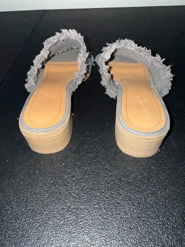 Universal Thread Gray Canvas Slide Sandals with Frayed Edge-6.5 - Image 2
