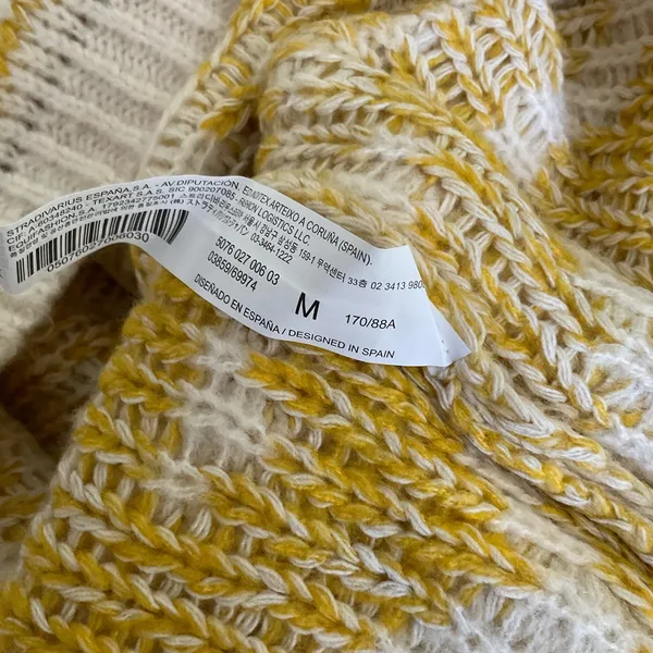 Stradivarius Crew Neck Knit Sweater Size Medium Yellow‎ and Cream - Image 4