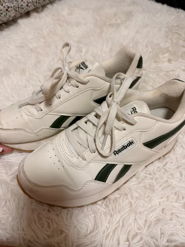 Reebok tennis shoes  - Image 2