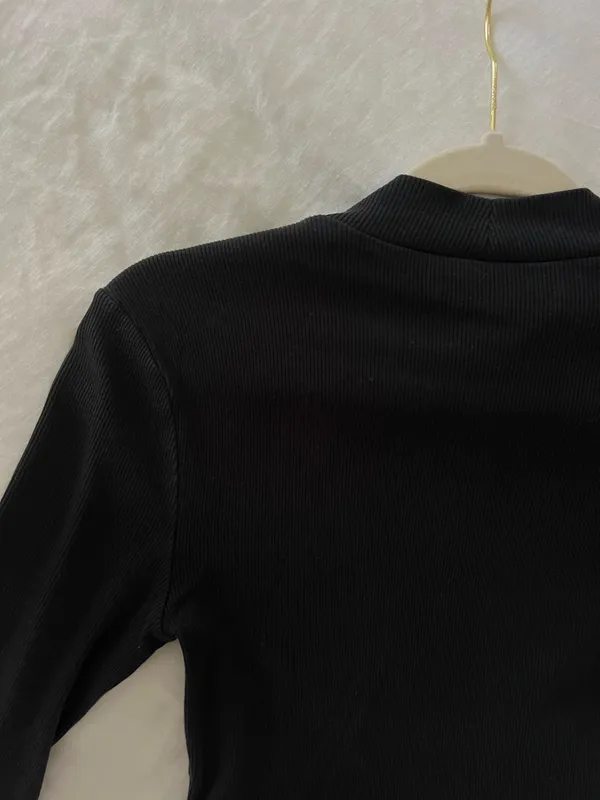 Super soft Ribbed Abercrombie & Fitch black short neck turtle neck long sleeve top - Image 6
