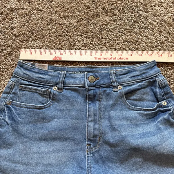 American Eagle Women's Jean Mom Shorts 4 Light Blue Denim Stretch Rolled Cuff - Image 7