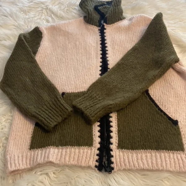 Zara Pink and Olive Knit Sweater size XL length 26” bust 48” zipper front - Image 11