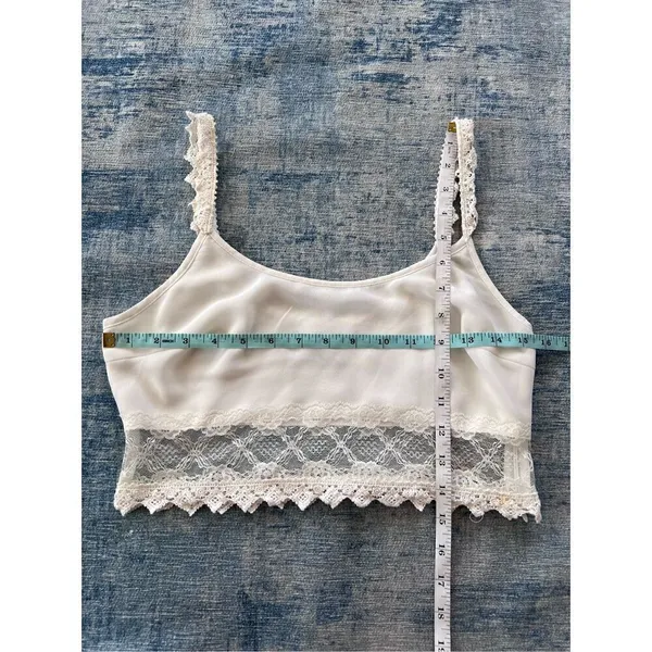 Kendall & Kylie White Lace Side Zip Crop Top Medium - Image 4