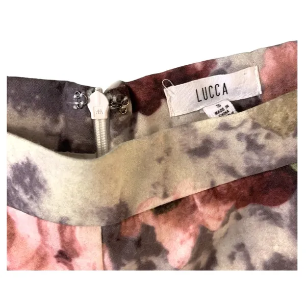 Lucca Couture (Revolve) Scallop hem floral high waisted dressy shorts - Image 5
