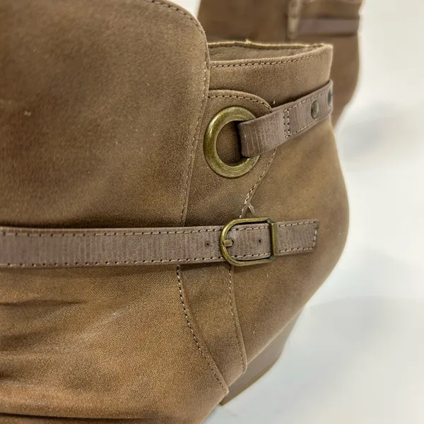 Yuu Tan leather Ankle Boots with Buckle Detail size 9M - Image 6