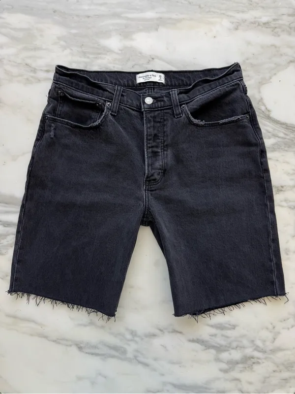 Abercrombie & Fitch Baggy Low-Rise Washed Black Jorts • Sz 28/6 - Image 2