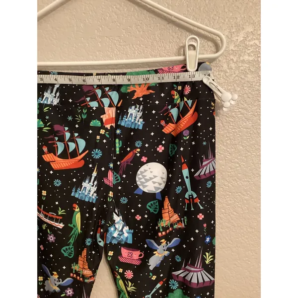 NWT Disney Parks World Icons Epcot Animal and Magic Kingdom Leggings M - Image 5