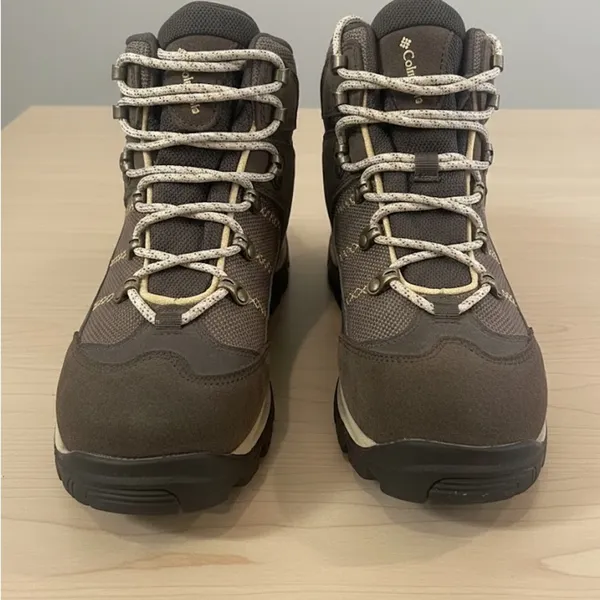 Columbia Unisex Tan and Brown Outdoor Boots Size Men’s 7‎ / Women 8.5 - Image 2