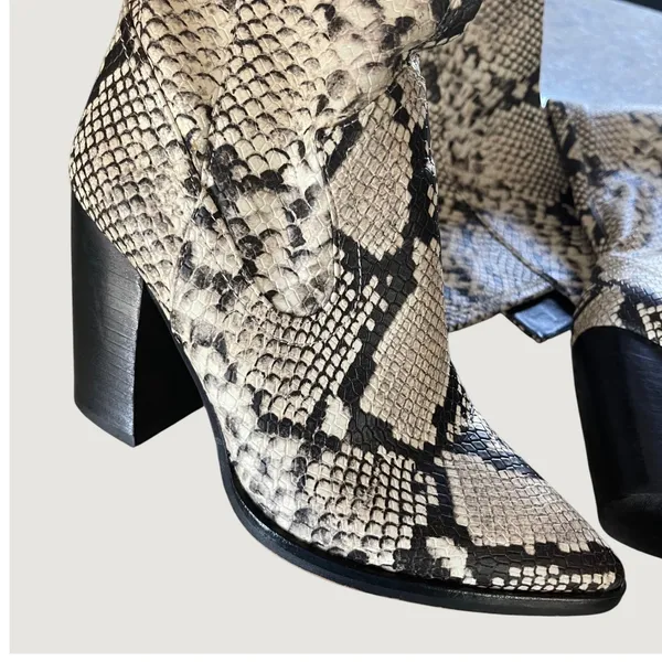 Vince‎ Camuto Cottara Boots Womens 7M Snakeskin Over The Knee Pointed Block Heel - Image 4