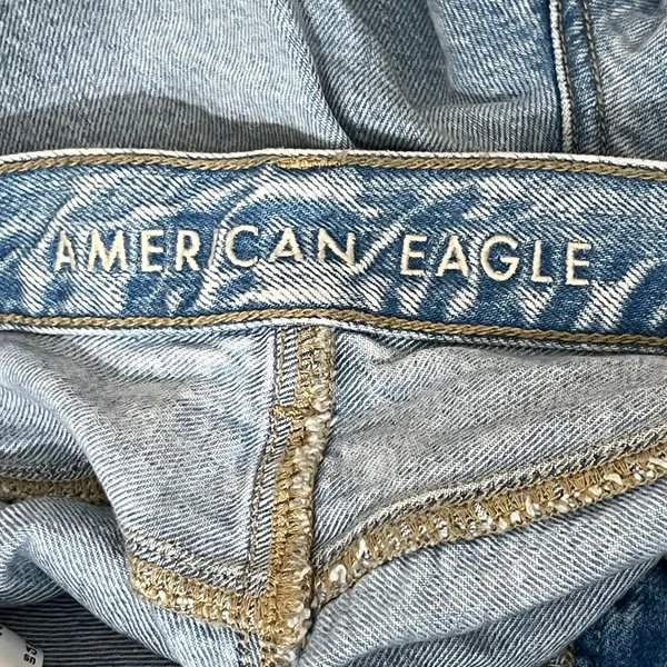American Eagle Relaxed Mom Jeans Light Wash Size 4 Long - Image 3