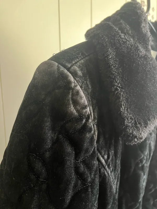 Vintage Black White Stag zip-up jacket featuring a plush faux-fur collar - Size M - Image 10