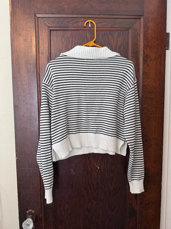 Universal Threads Sweater - Image 3