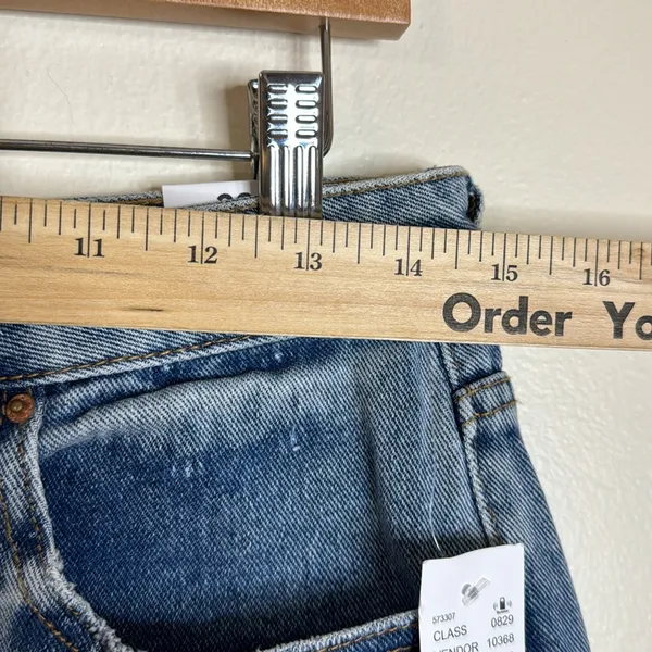 Pacsun ladies distressed short mom denim shorts size 29 - Image 4