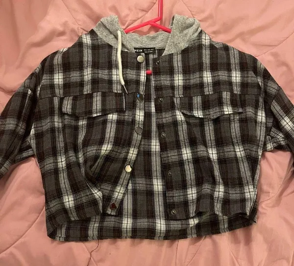 cropped and hooded button up flannel. size small - Image 2