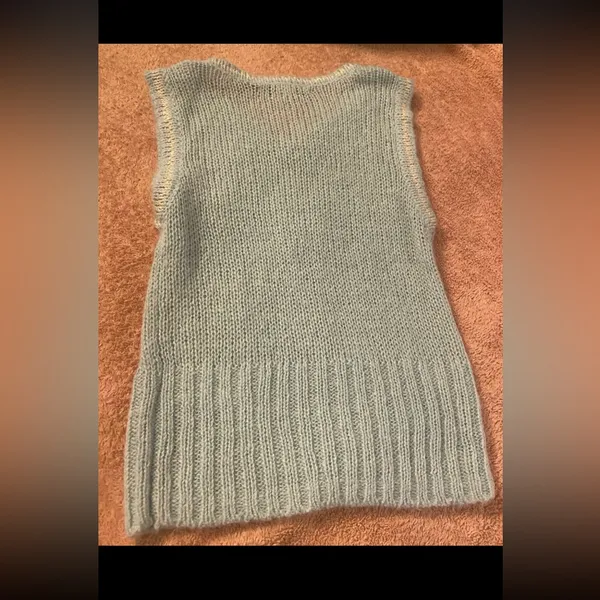 Kimchi Blue sweater vest in size small - Image 5