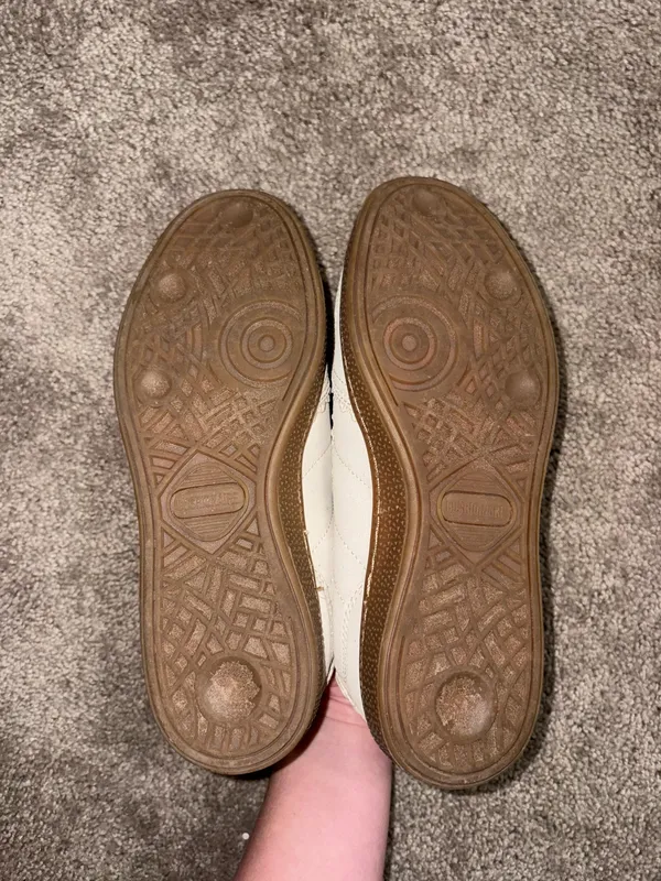 Trendy Sneakers White Size 6.5 - Image 3