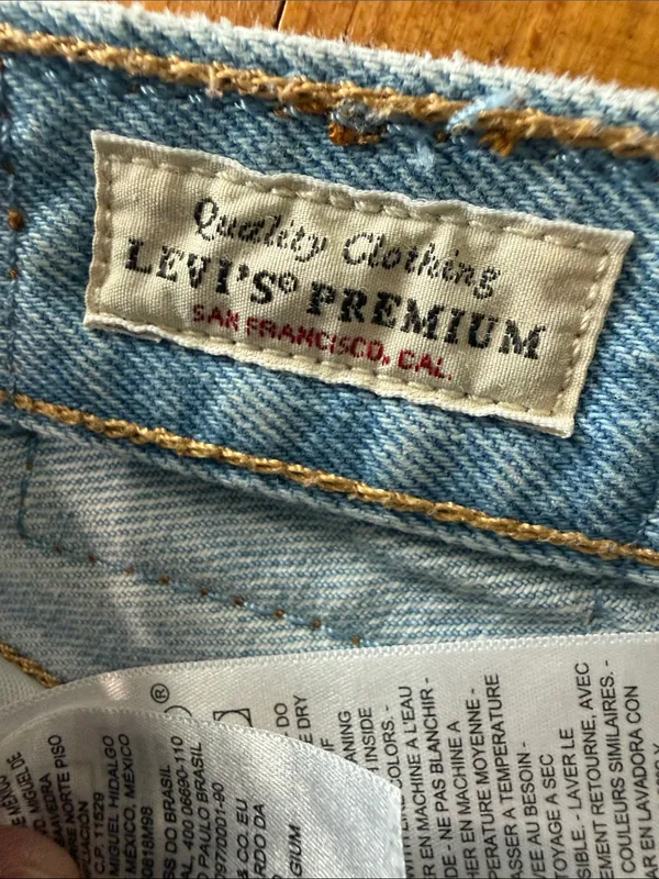 Levis 501 Light Wash Premium Short Jean Shorts 3" Inseam Size 26 - Image 4